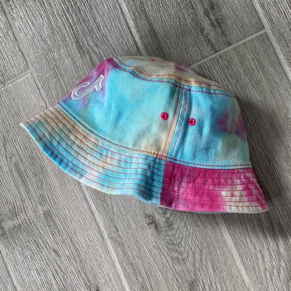 NWOT tie dye tiktok bucket hat - Picture 2 of 4